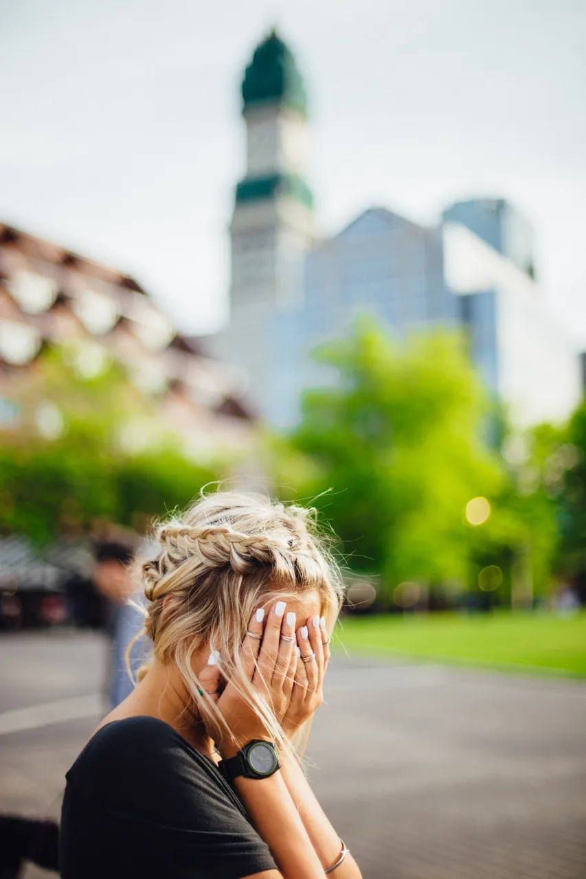 blonse girl.jpg