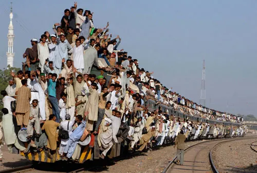 train-croud-2.jpg