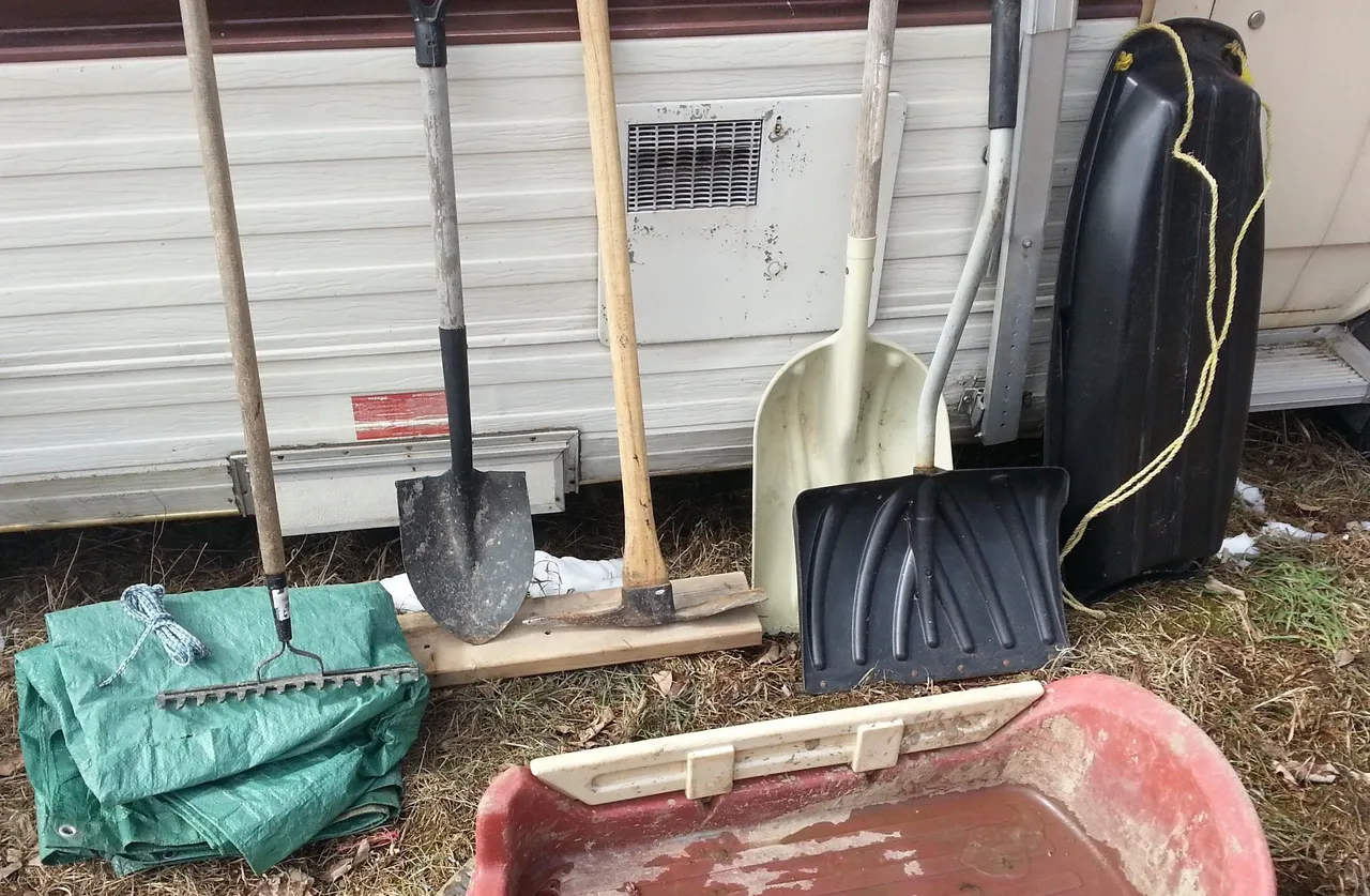 landhandtools.jpg