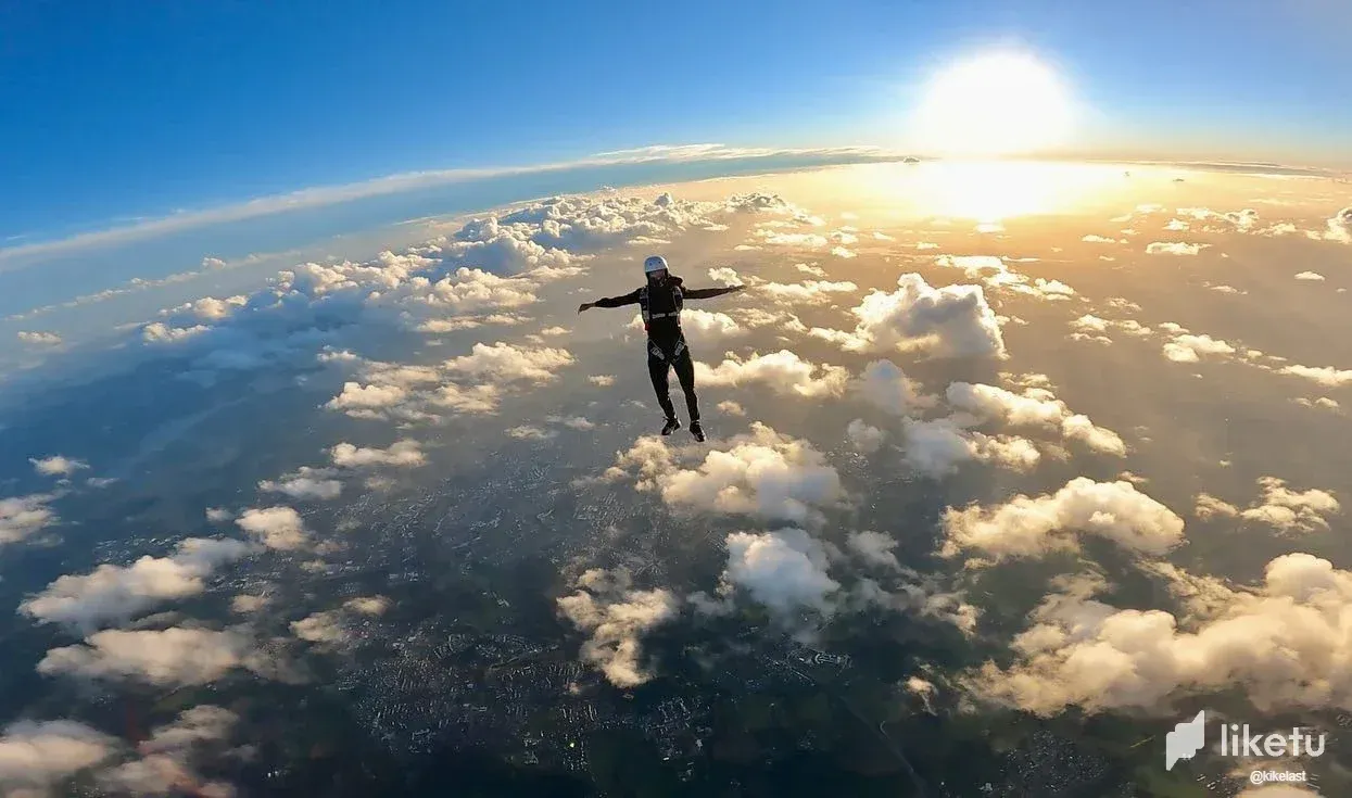 clln2sfak00eo4kszguuc1ww1_explorando_al_cielo1.webp