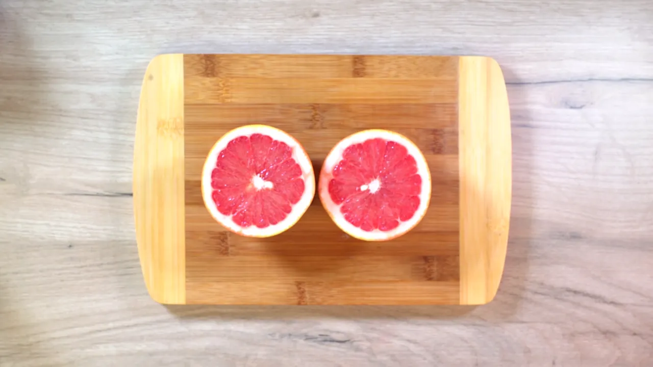 mens-hands-cut-grapefruit-top-view_bybnn7asg_thumbnail-full08.png