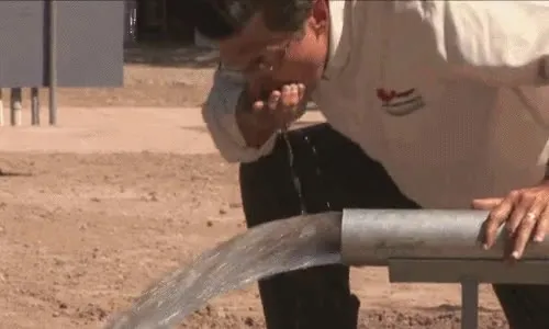 anigifSolar Powered Water Purification Systems.mp4