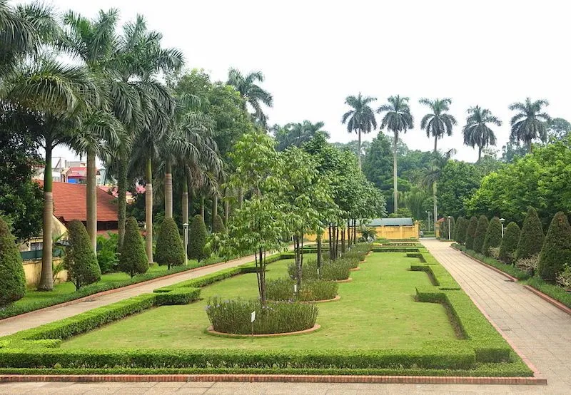 Gardens at_the_Ho_Chi_Minh_Museum_-_Hanoi,_Vietnam_-_DSC03520.jpg