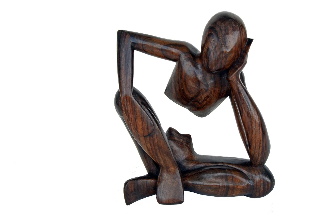 thinker-1294493_1920.jpg