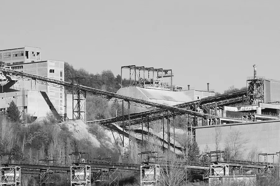 Old_Factory_001_s_BW.jpg