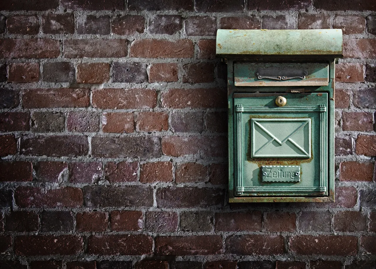 mailbox-1819966_1920.jpg