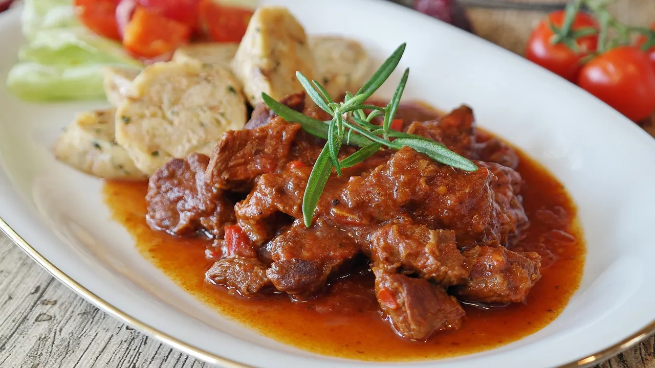 goulash-2872112_1920.jpg