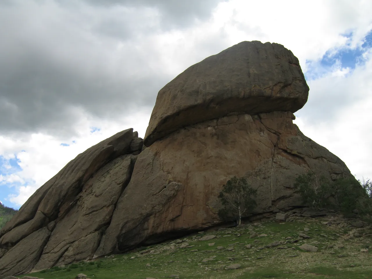 Turtle_Rock_Mongolia.jpg