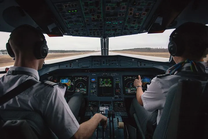 cockpit-2576889__480.jpg