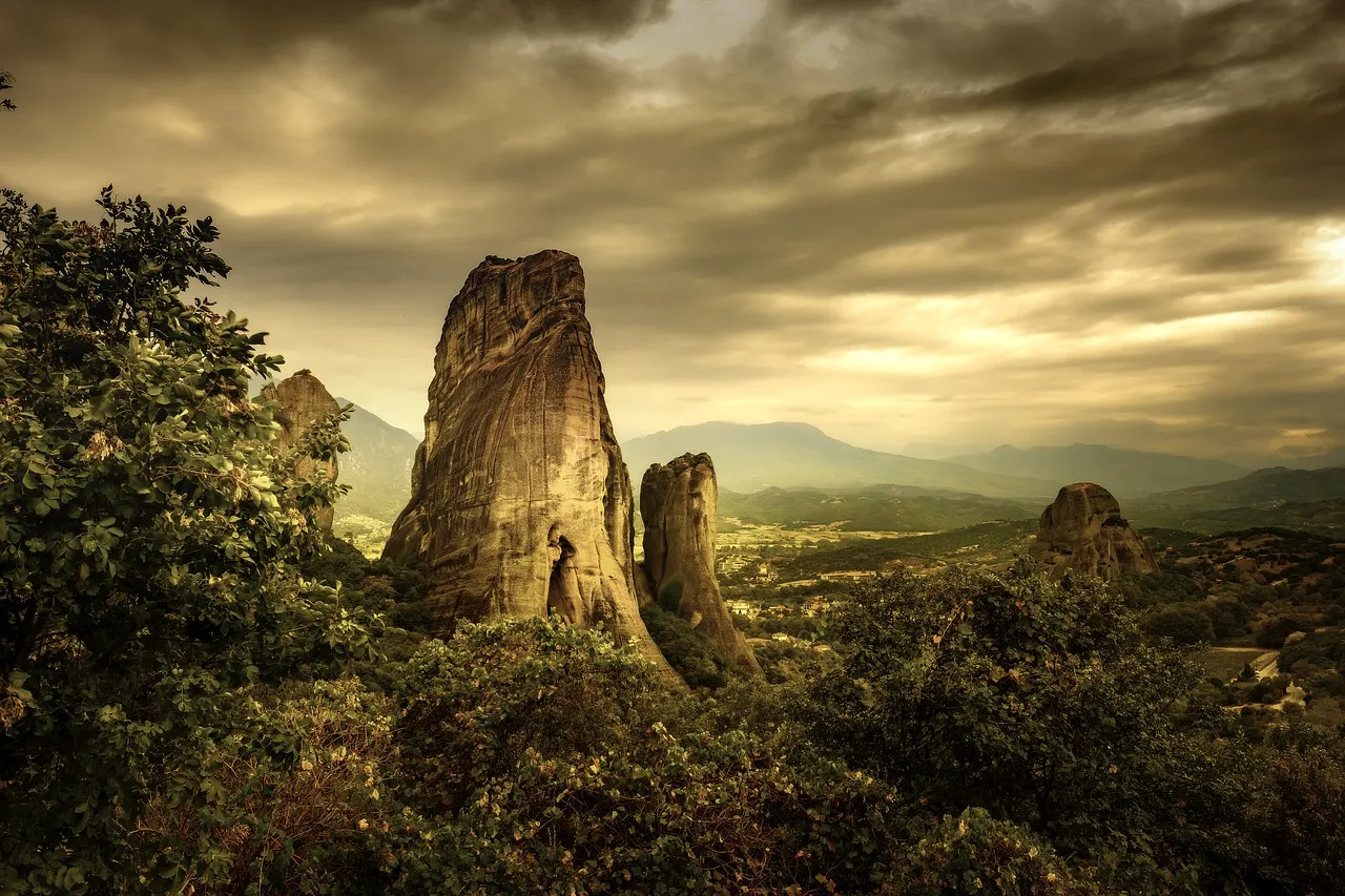 meteora-3717220_1280.jpg