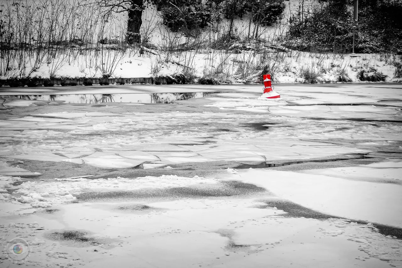 Red Buoy on Icey River Spree