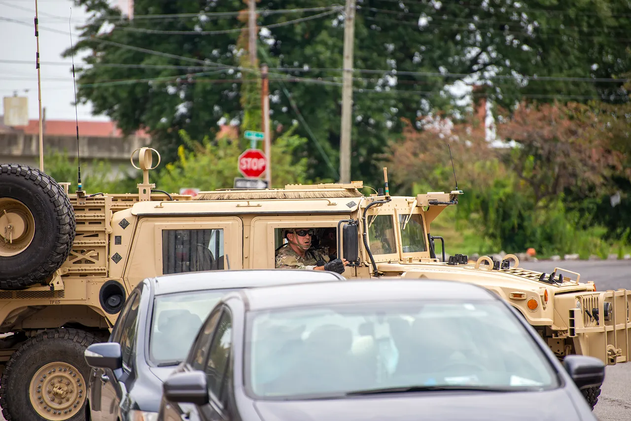 humvees_in_the_streets_2.jpg