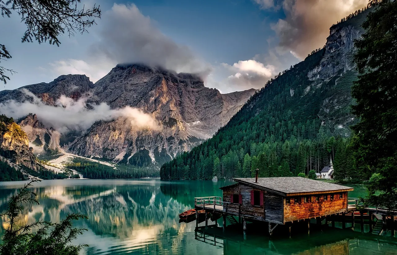 mountains-g1da264c42_1920.jpg