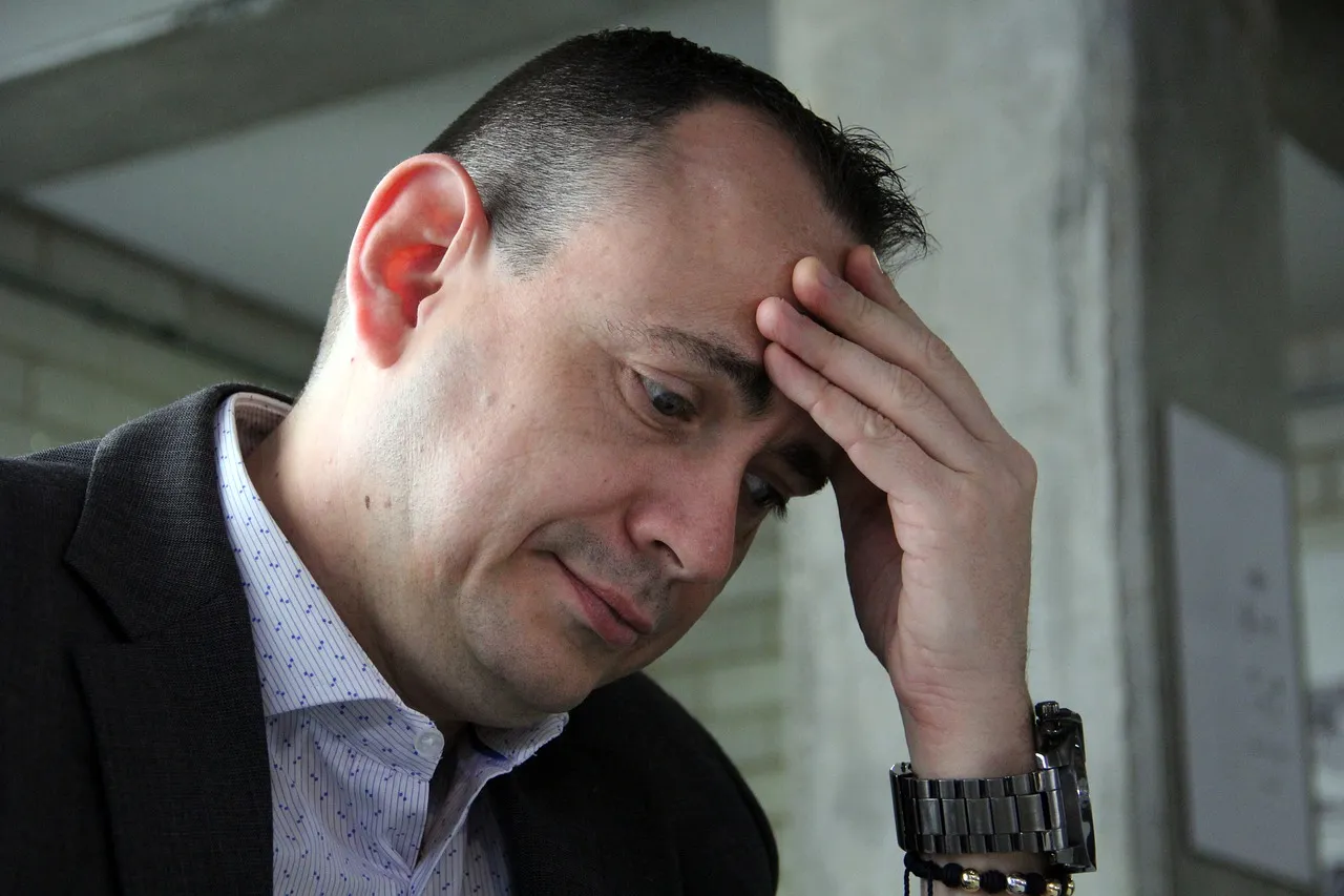 man-thinking-5571340_1280.jpg