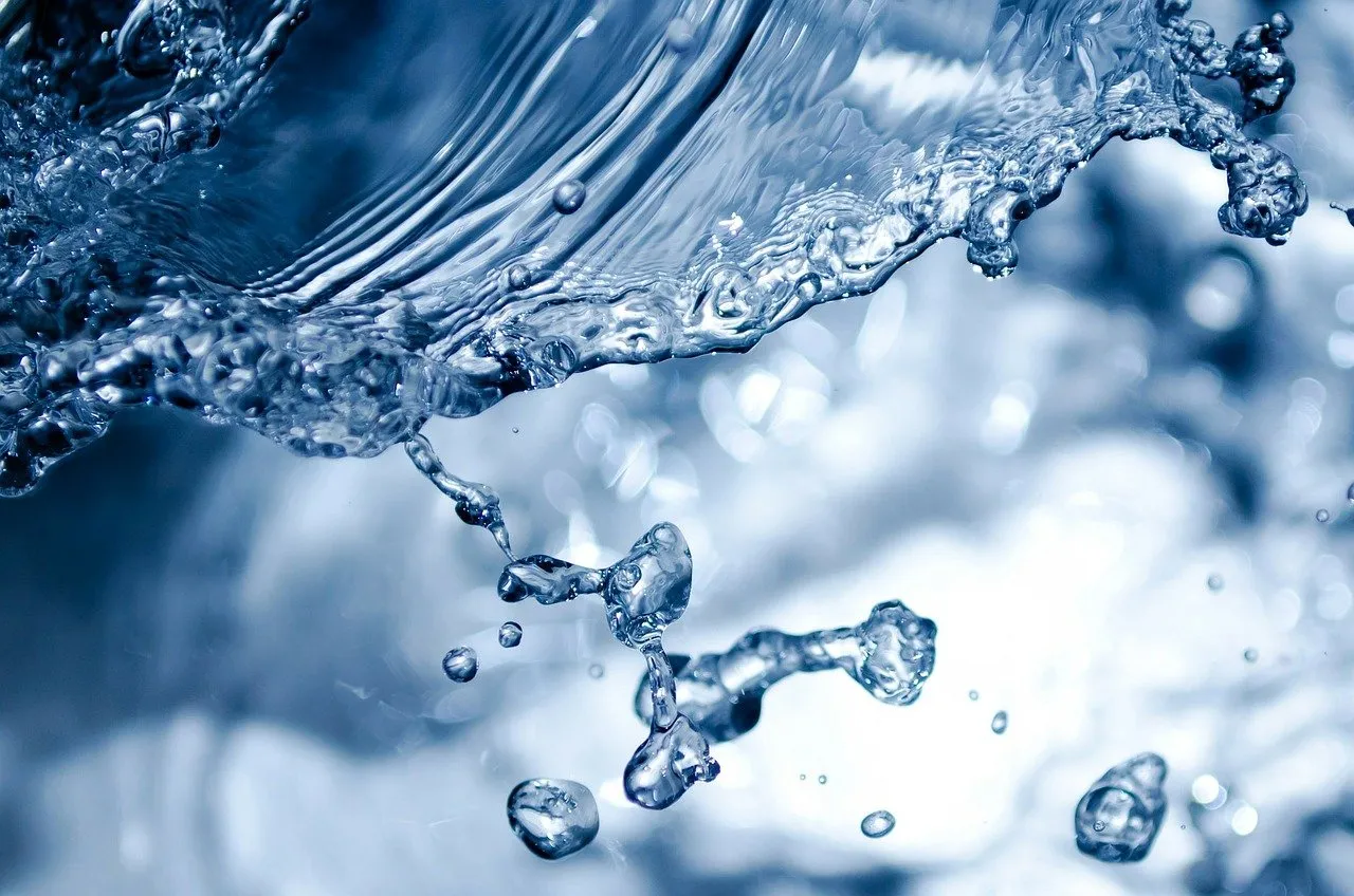 splashing-g6fa72a0f0_1280.jpg