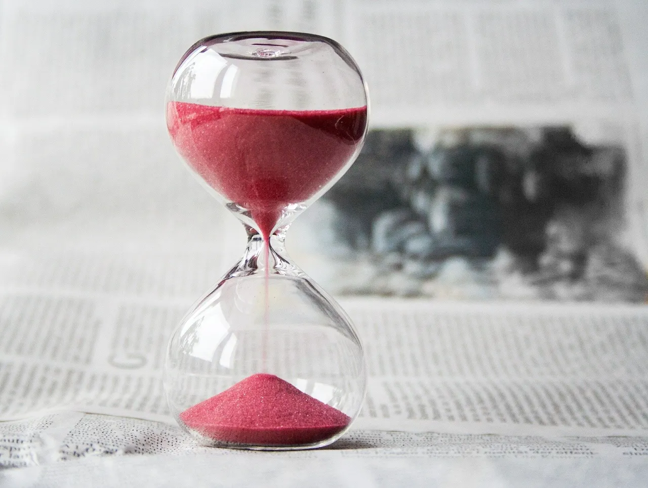 hourglass-g40c7fd8b3_1920.jpg