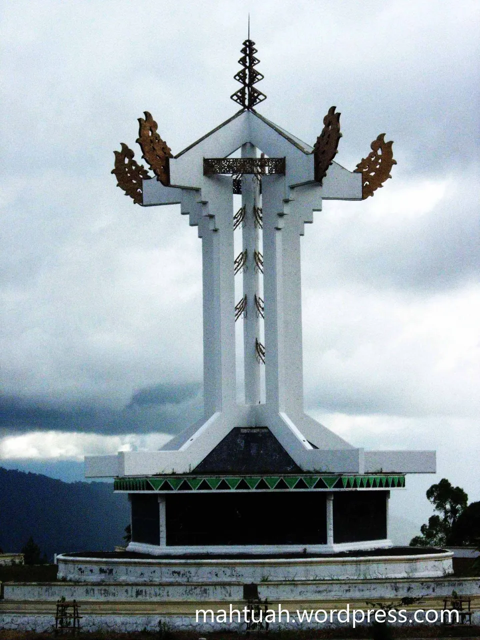 Monumen-Radio-Rimba-Raya.jpg