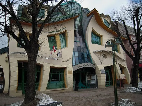 The-Crooked-House-Poland.jpg