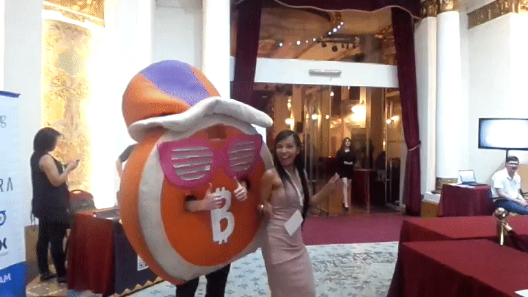 Anabell-Hilarski-Bitcoin.gif