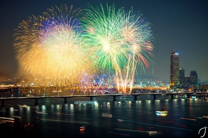 Seoul-fireworks-682x453.jpeg