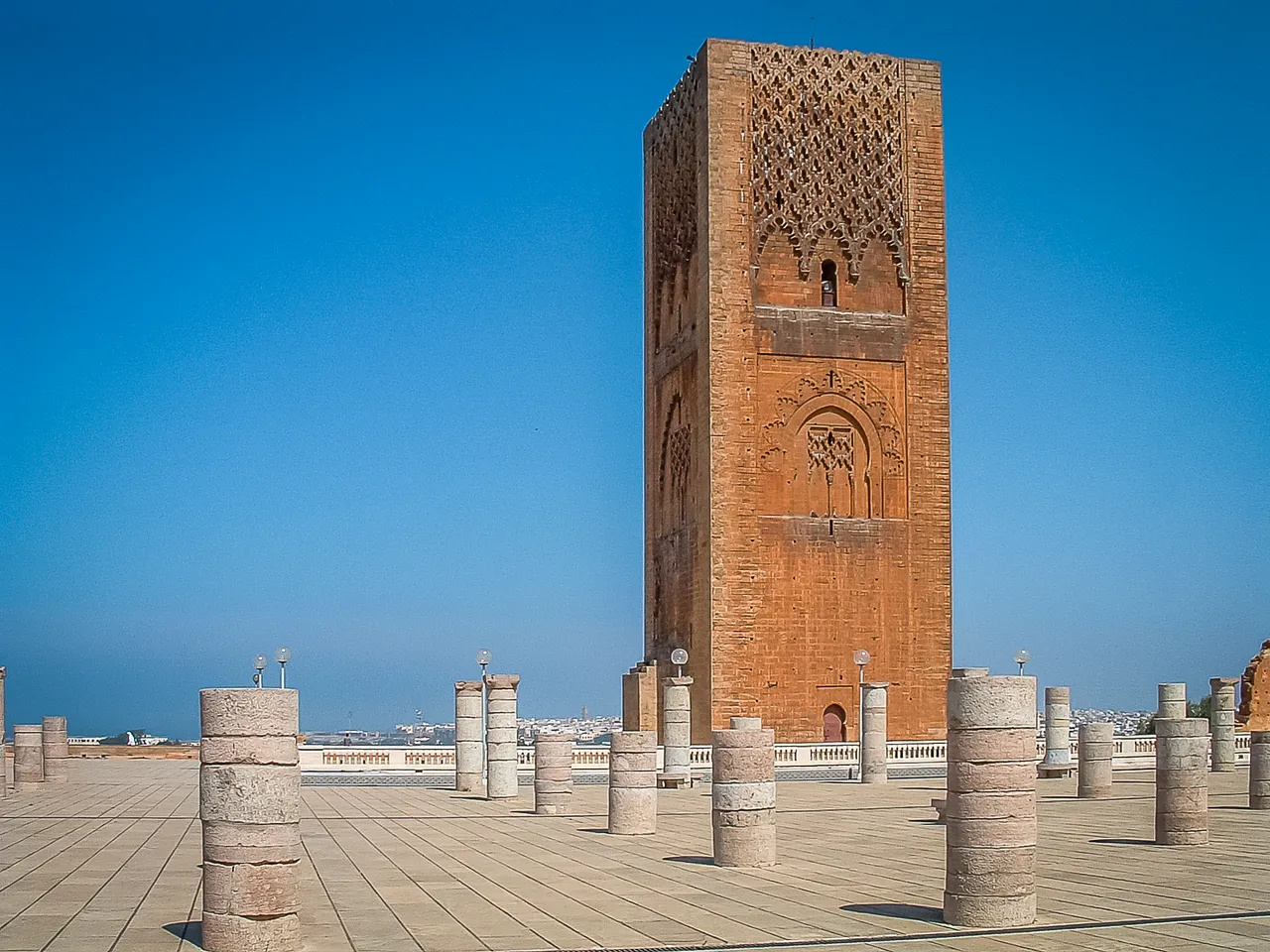 09_06_03_Hassan_Tower_02.jpg