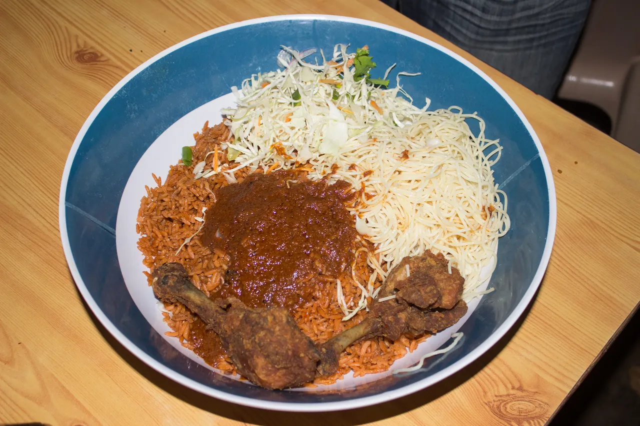 JOLLOF_RICE_WITH_CHICKEN.jpg