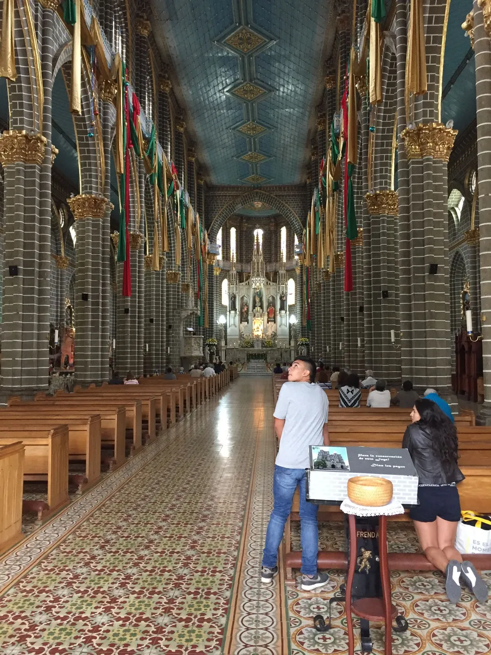 inside jardin church.JPG