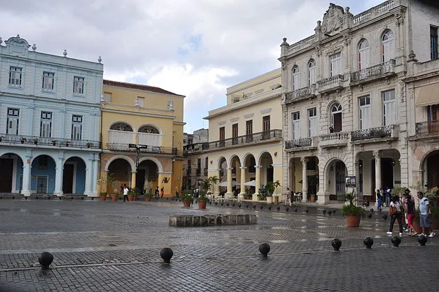 640px-Habana_Plaza_Vieja.JPG