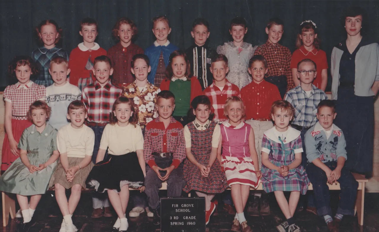 1960-04 - Marilyn, Age 8, Grade 03, Spring, Fir Grove School, probably around April, group.png