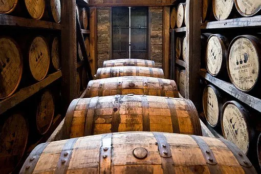 distillery_barrels_591602_340