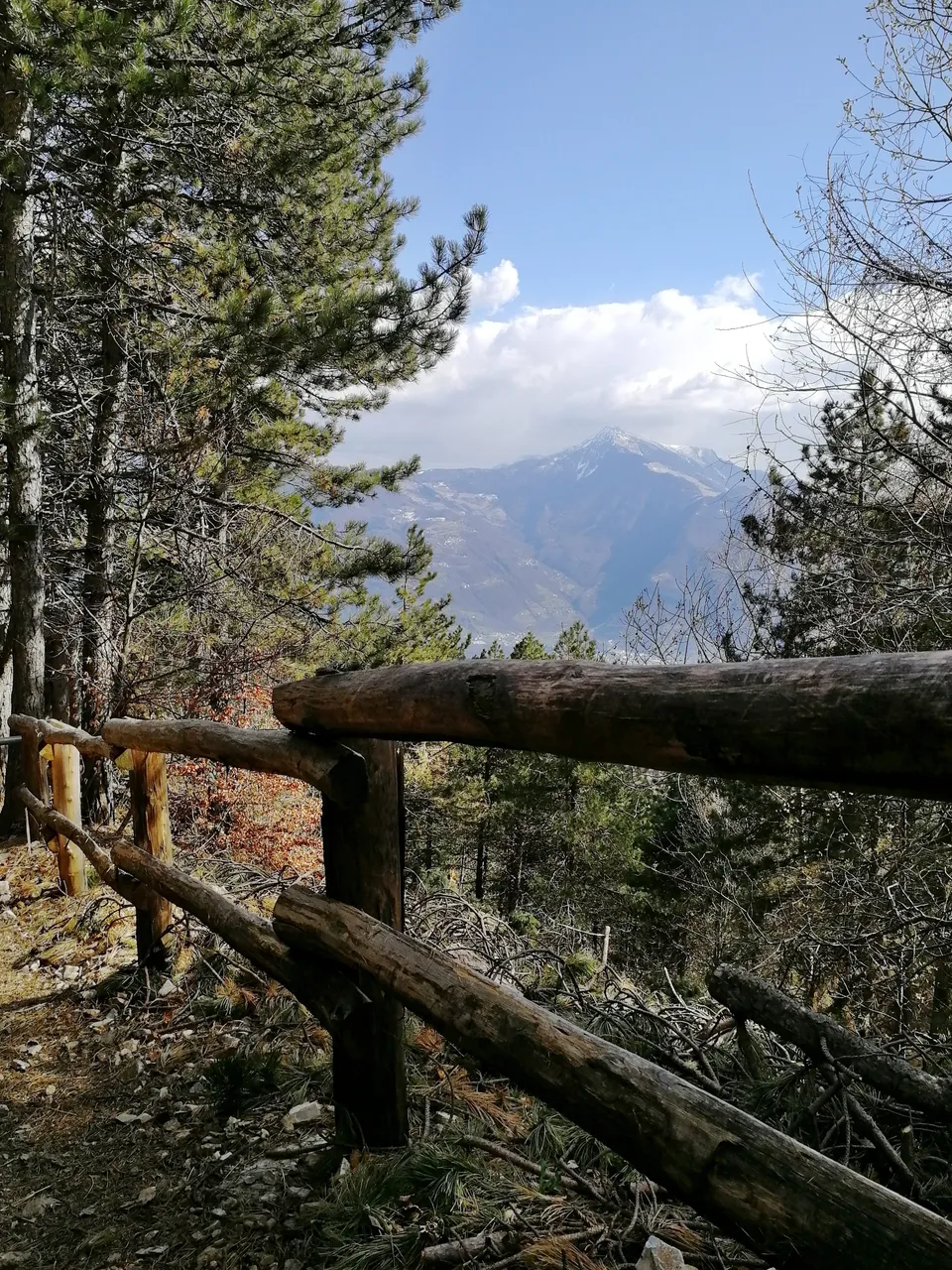 View of a peak on the opposite side.