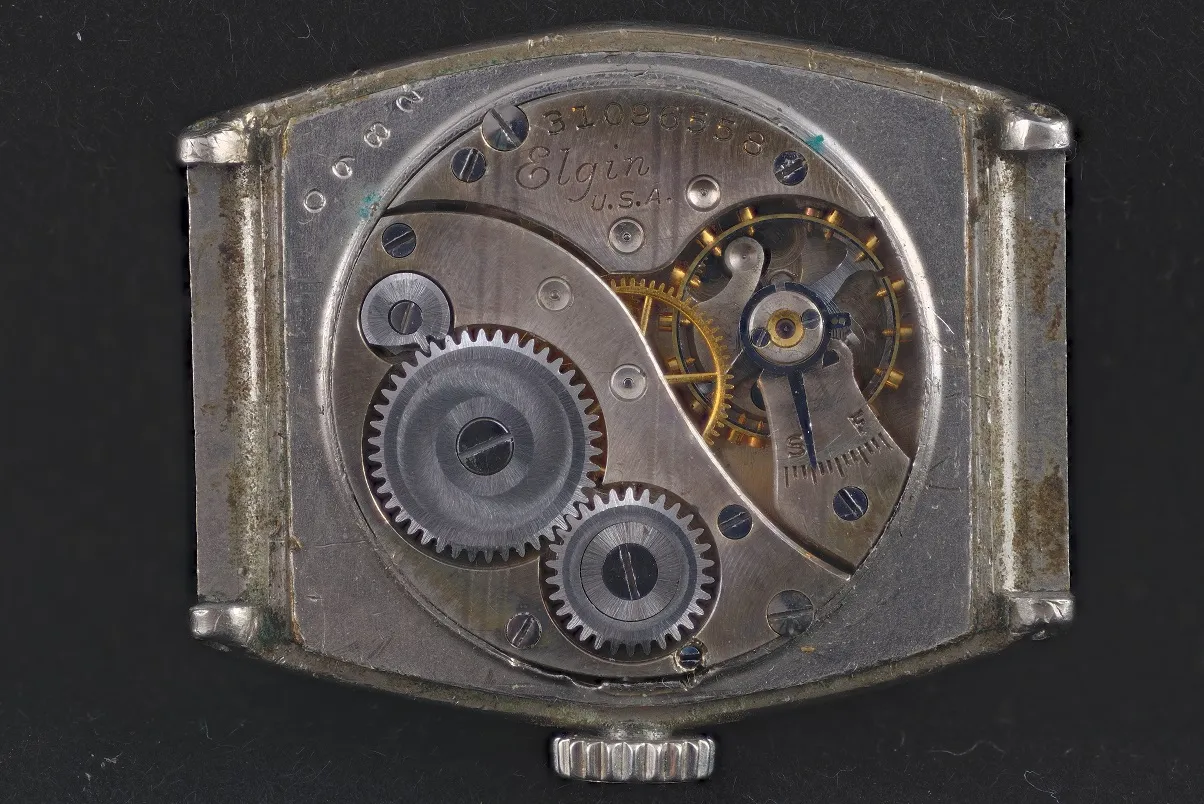 Elgin_Mermaid_202_Touchdown_wristwatch_watch_innards_focus_stacked_macro.jpg