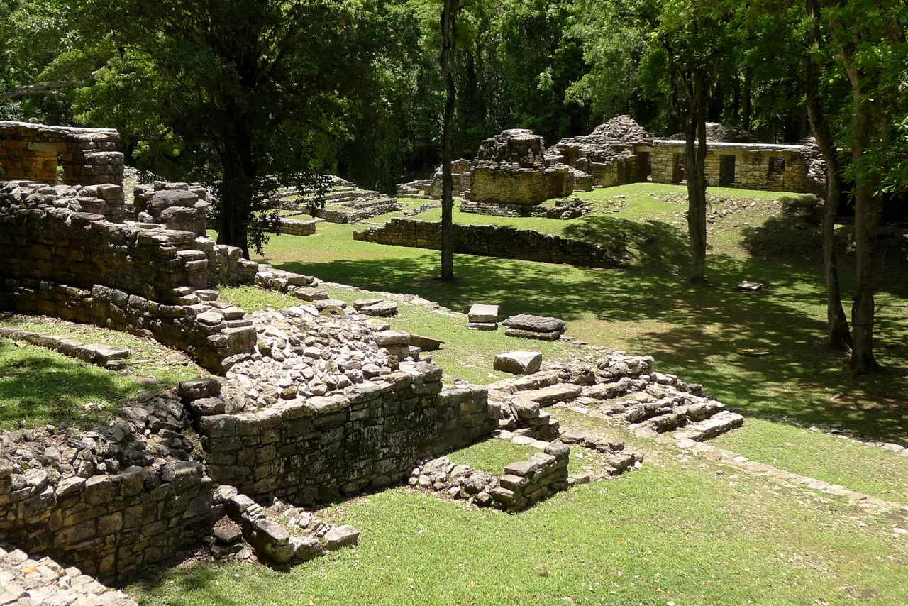 mexiko chiapas yaxchilan innenflaeche ueberblick struktur 22 zentrale akropolis gran plaza