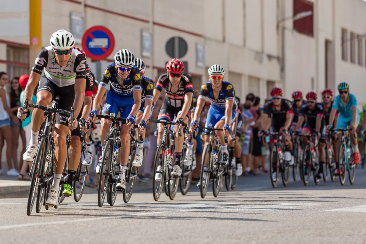 action-athletes-bicycles-248559.jpg