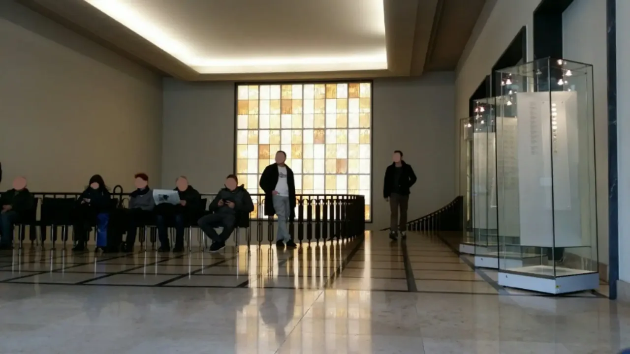 bundesbank-berlin-waiting-room.webp