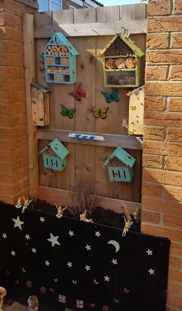 Bee & Buttrfly corner 2.jpg