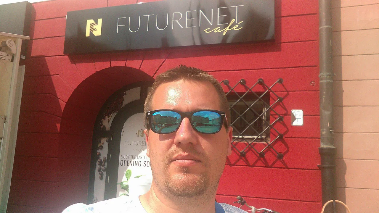 FutureNet cafe wrocław.jpg