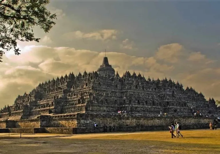 Sejarah-candi-borobudur-768x538.jpg