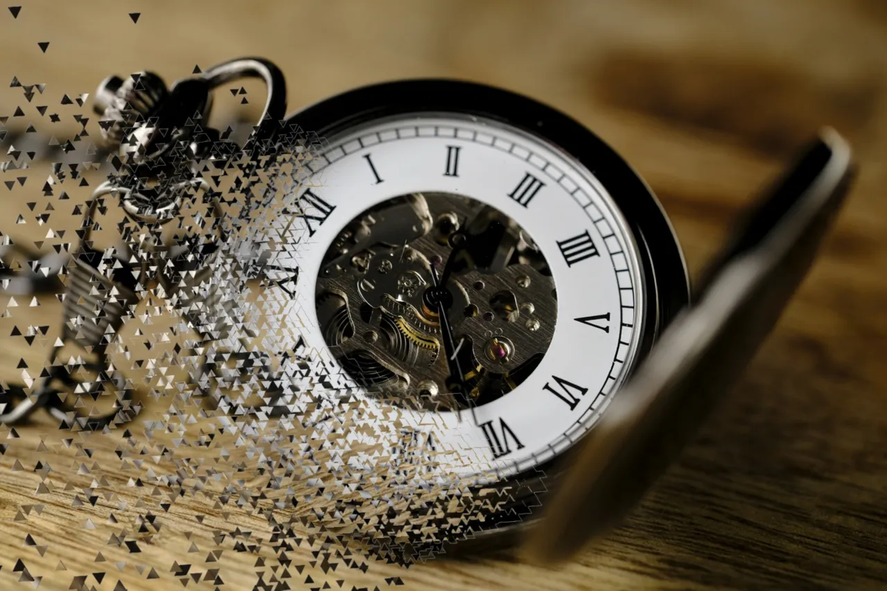 time-losing-time-clock-pocket-w.jpg