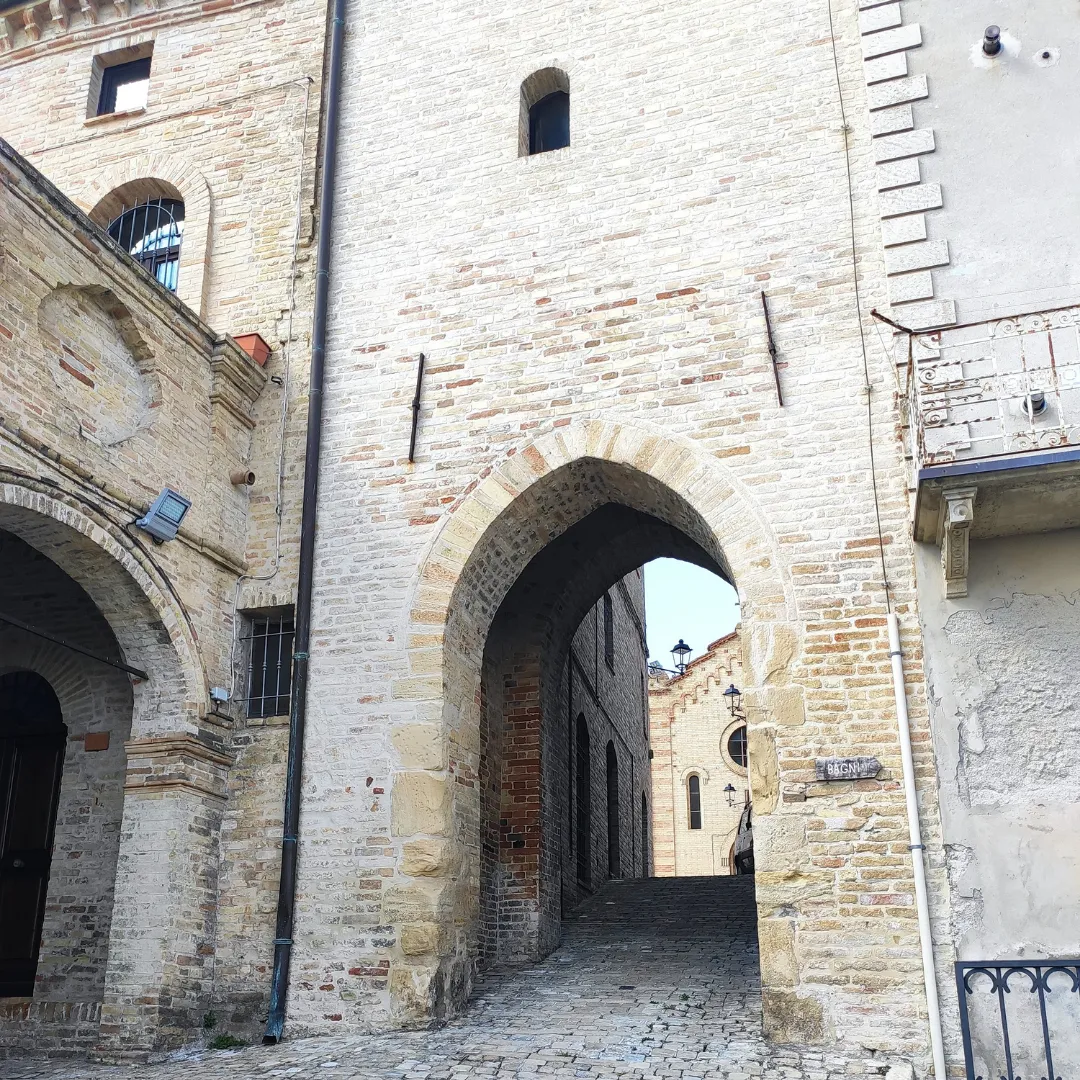 Arco con macchina 1 (1).png