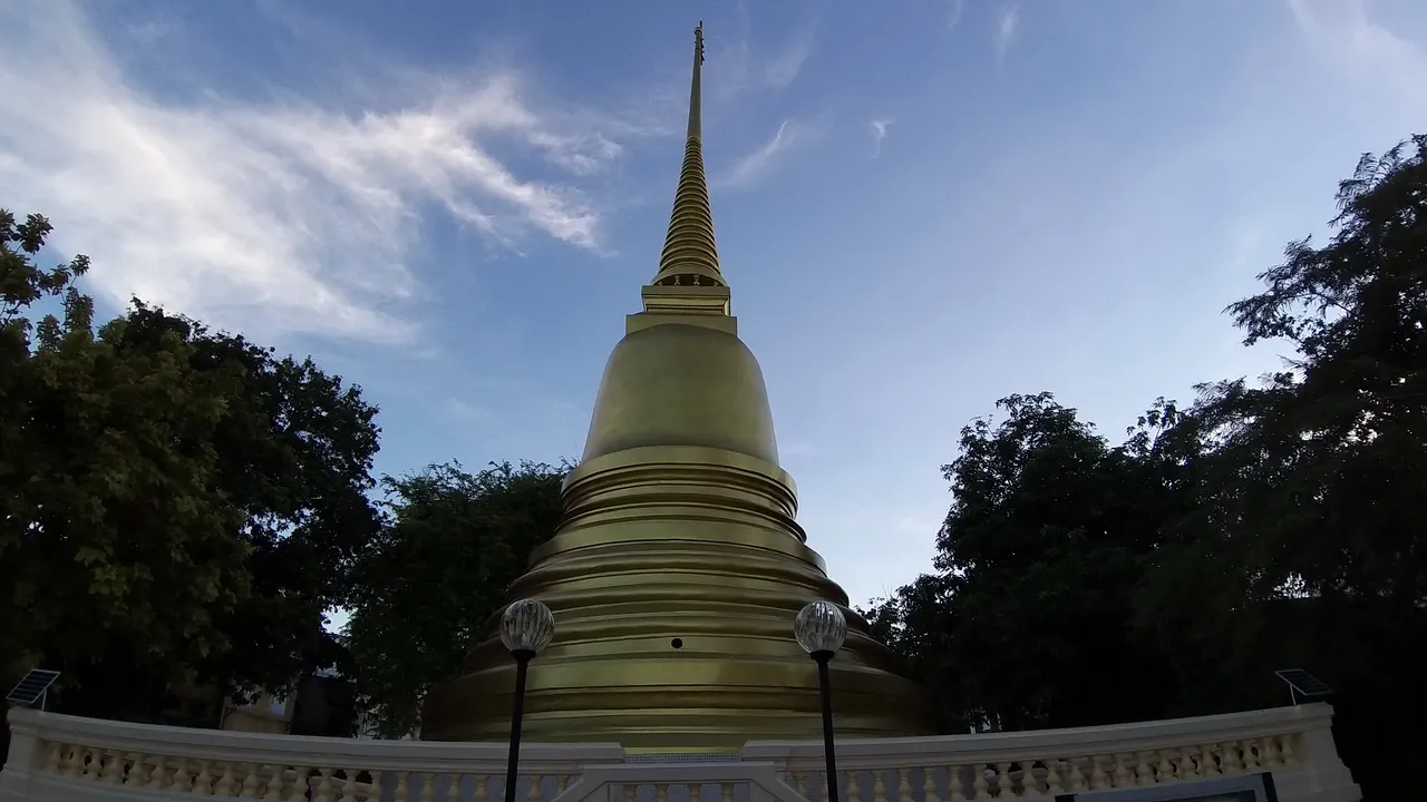 dusit_temples_bangkok_spet_2020_300.jpg