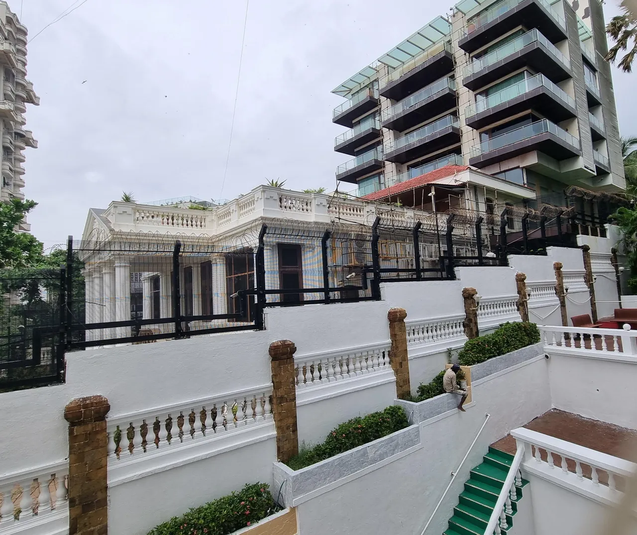 side-view-of-mannat-v0-1900vwmjxjs91.jpg