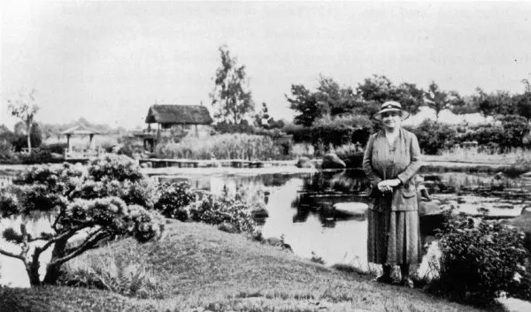 Ella-in-Japanese-Garden-1934-600x353.jpg