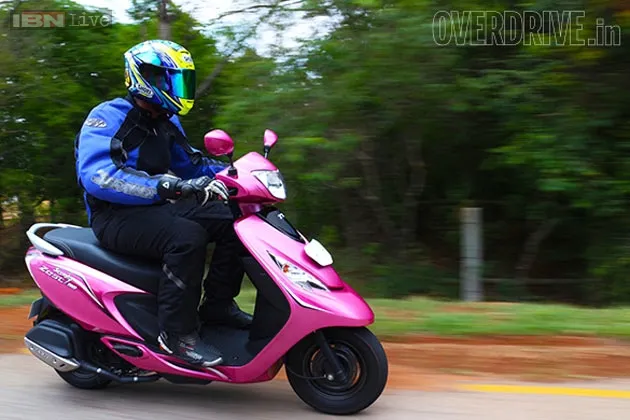 tvs-scooty-zest-220814.jpg