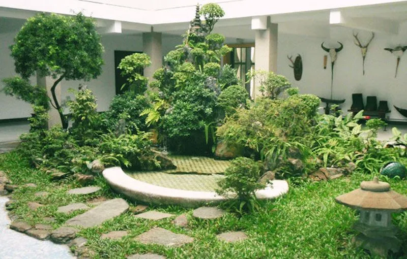 Waterfeature-in-the-living-quarters.jpg