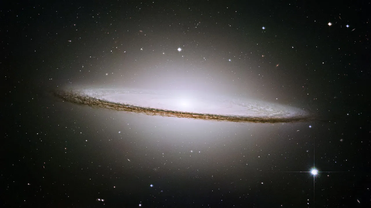 M104_ngc4594_sombrero_galaxy_hi-res.jpg