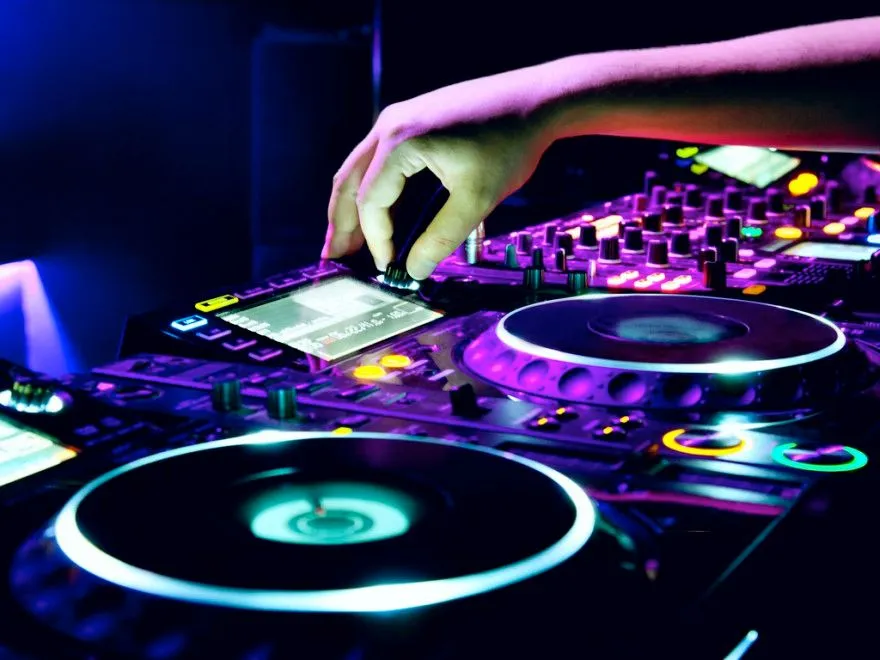 dj-equipment-for-beginners-1024x768.jpg