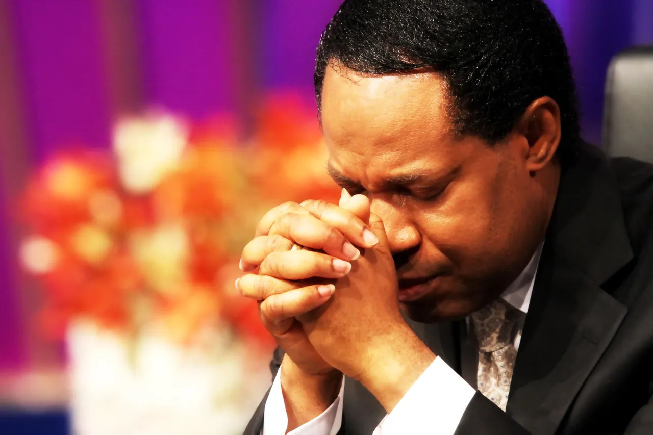 144102279805_pastor_chris_praying_2.jpg