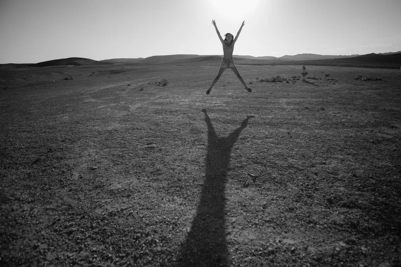 desert_jumping_by_Victor_Bezrukov-1.jpg