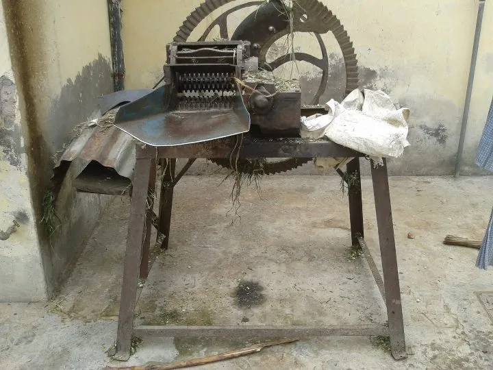 Manual fodder cutting machine.jpg